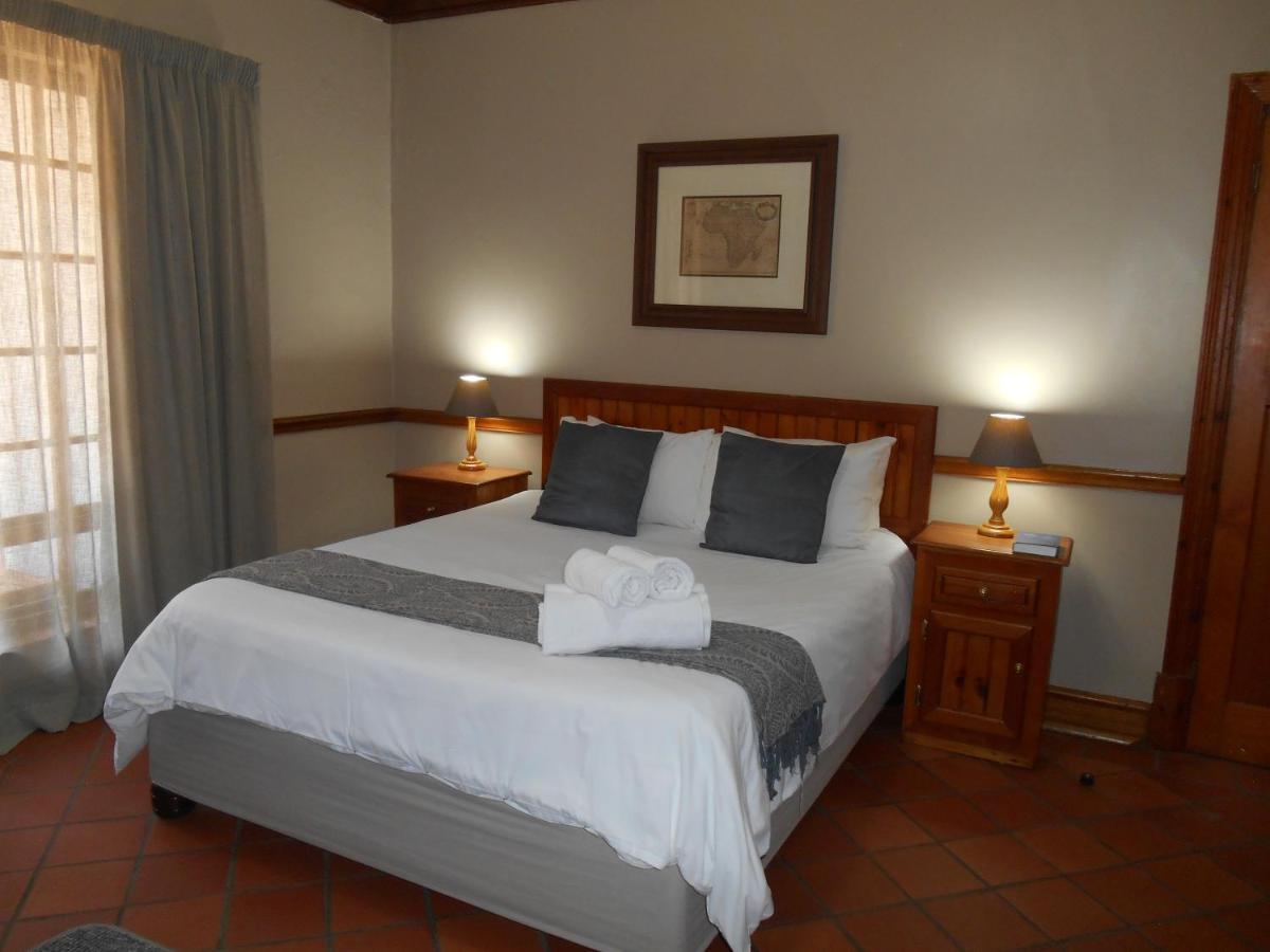 Oakwood Lodge 布隆方丹 外观 照片 A bedroom at the hotel