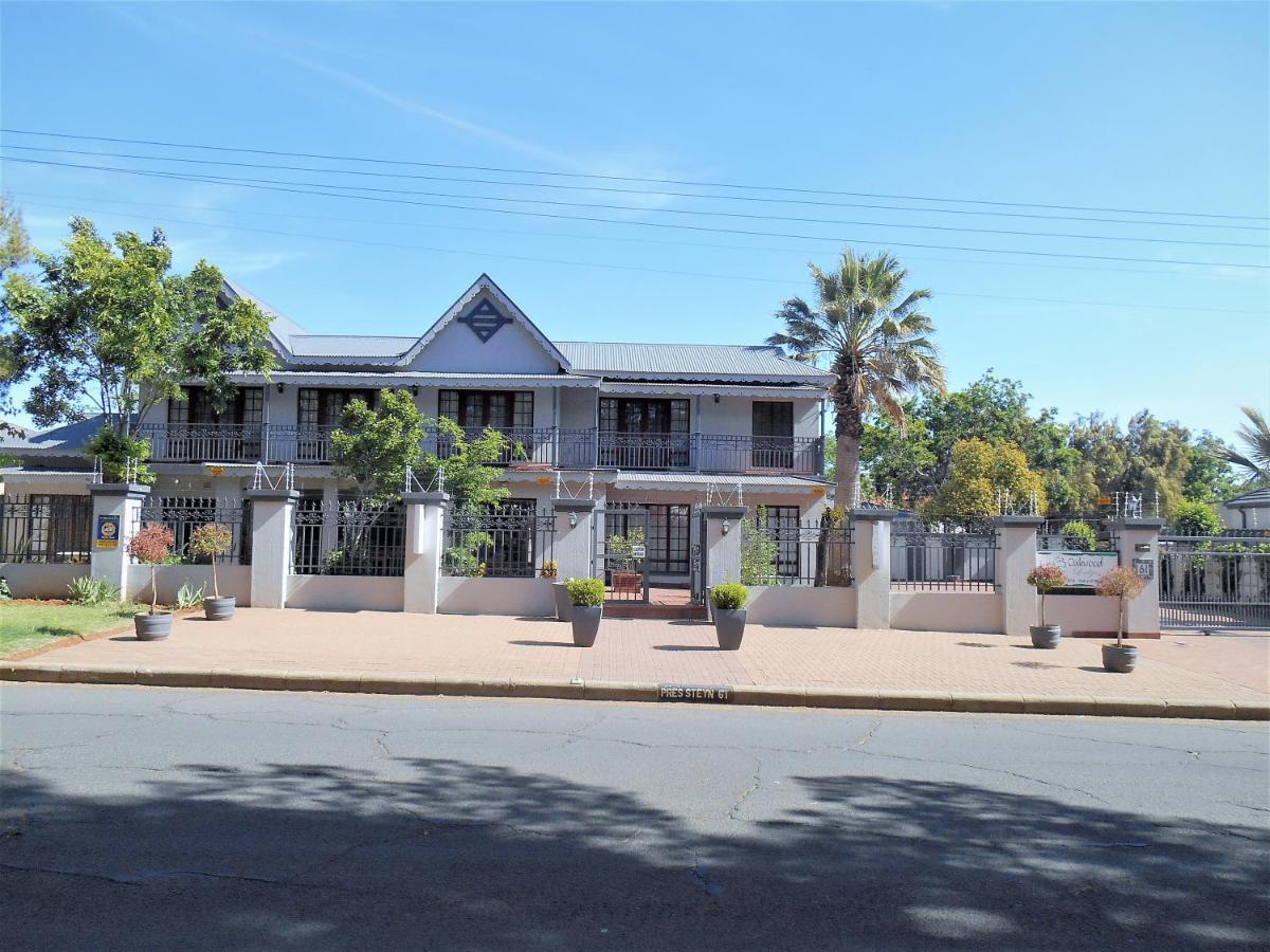 Oakwood Lodge 布隆方丹 外观 照片 The main building of the school