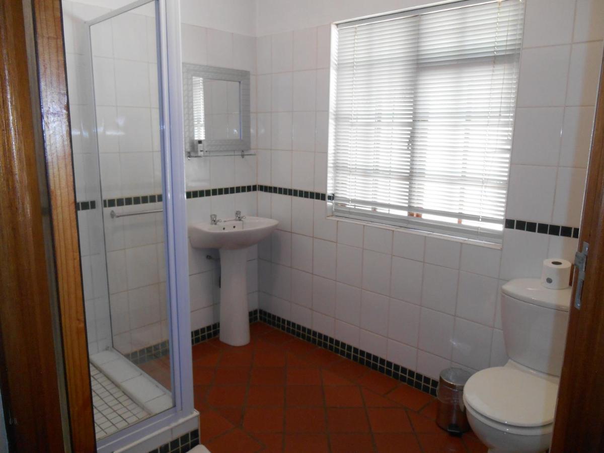 Oakwood Lodge 布隆方丹 外观 照片 Bathroom