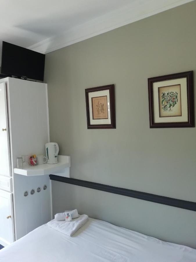 Oakwood Lodge 布隆方丹 外观 照片 A typical room at the hospital