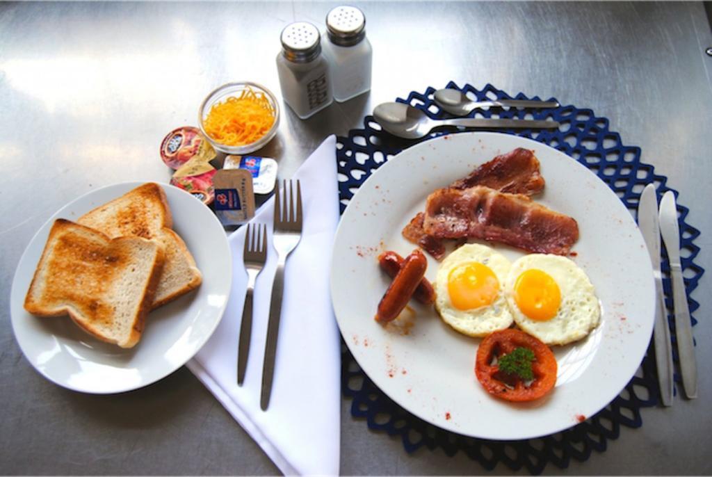 Oakwood Lodge 布隆方丹 外观 照片 English breakfast