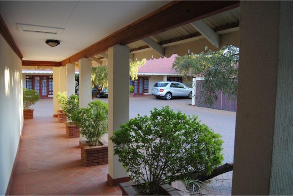 Oakwood Lodge 布隆方丹 外观 照片 The hotel's interior