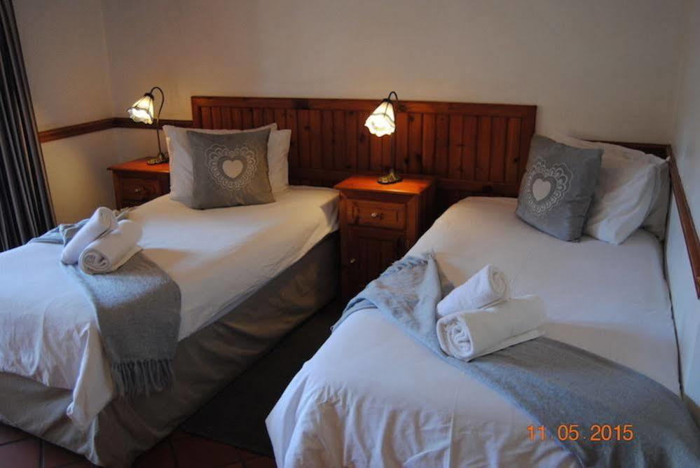 Oakwood Lodge 布隆方丹 外观 照片 A room at the hotel