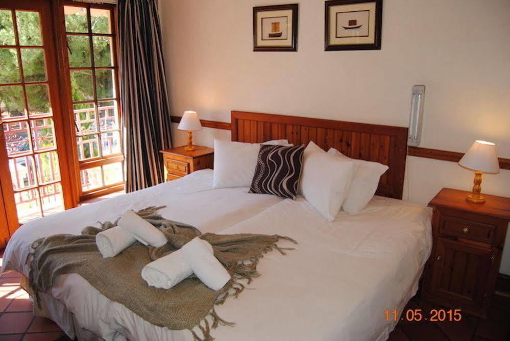 Oakwood Lodge 布隆方丹 外观 照片 A bedroom at the hotel