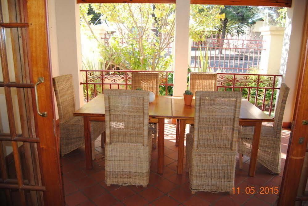 Oakwood Lodge 布隆方丹 外观 照片 The dining room at the house