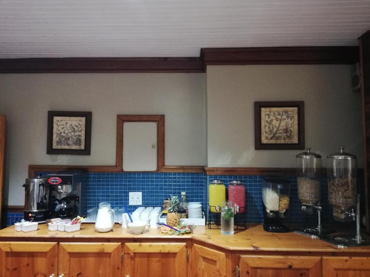 Oakwood Lodge 布隆方丹 外观 照片 The kitchen at the station